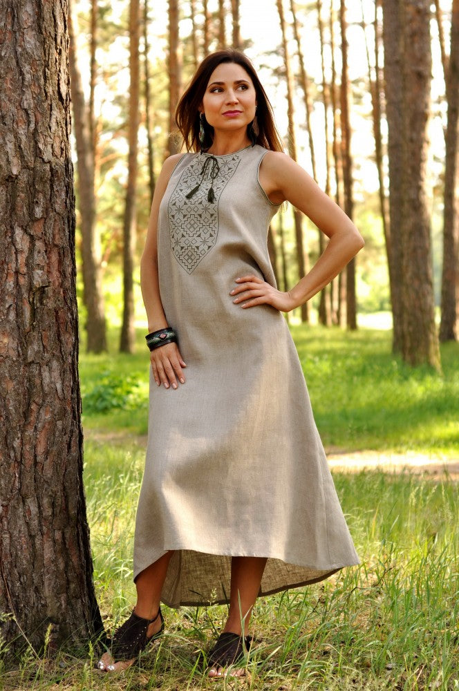 Women's embroidered sleeveless dress. Unbleached linen.