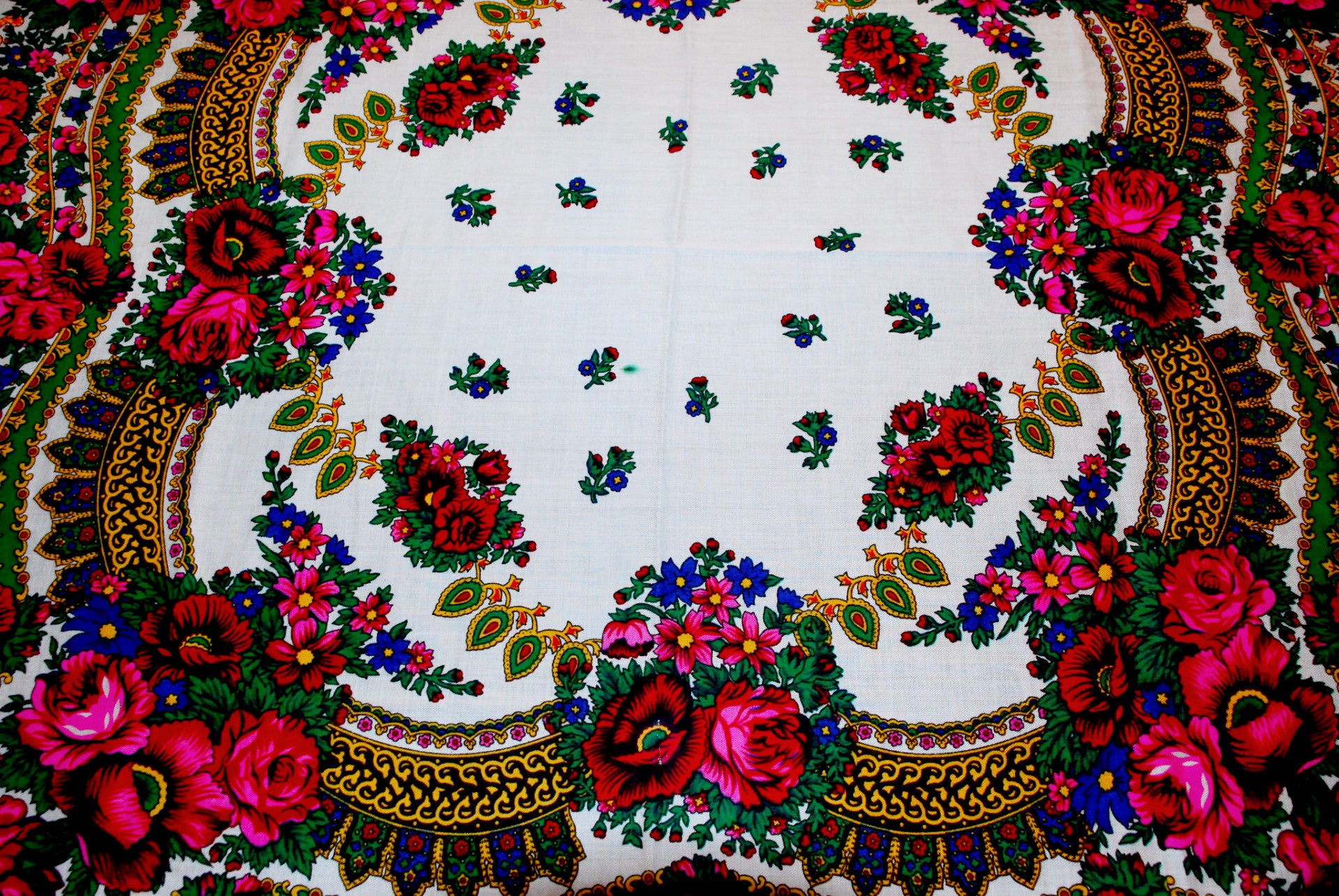 Ukrainian shawl "Hustka". White. Large