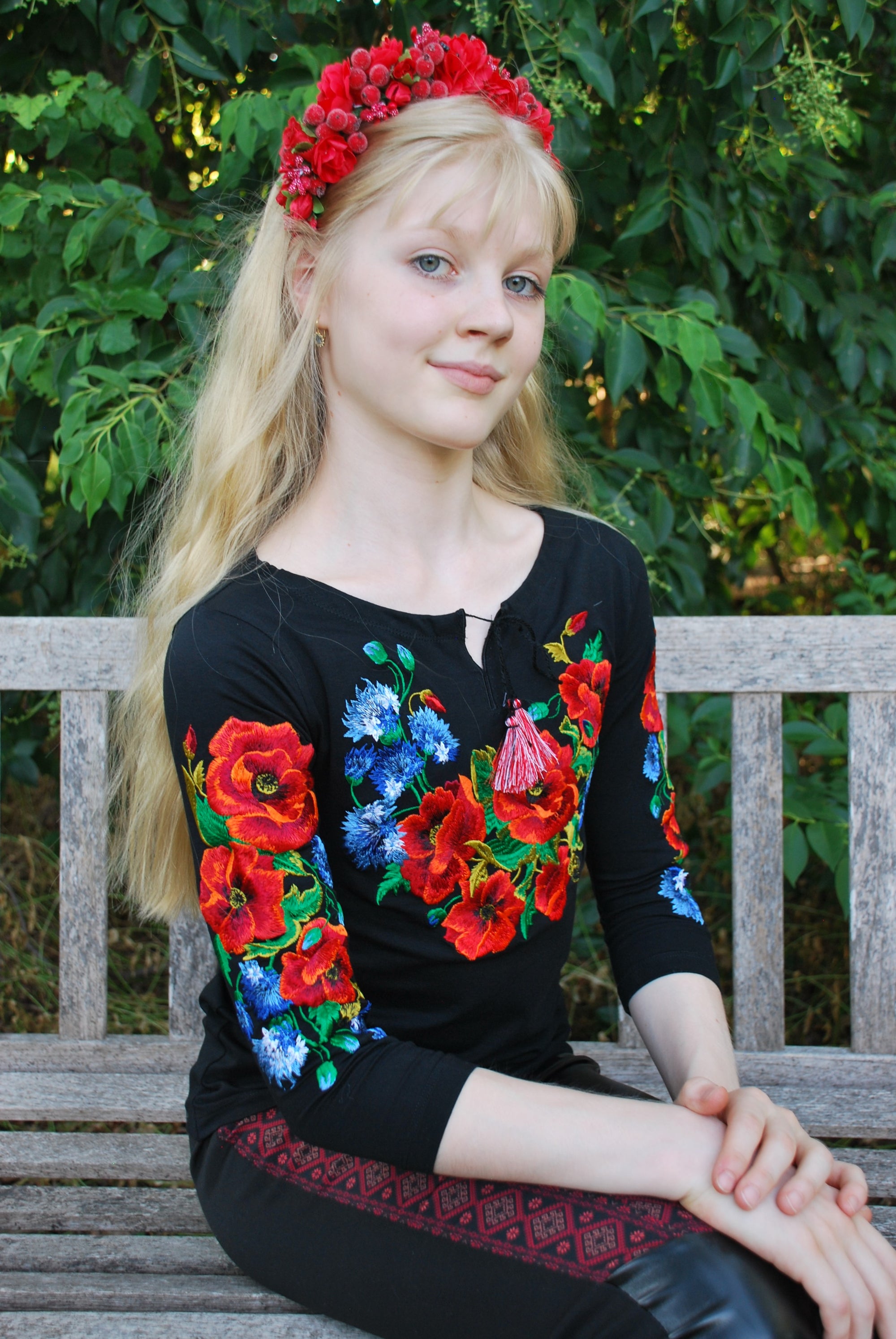 Women's "Bluetness" 3/4 sleeve shirt with real embroidery. Navy